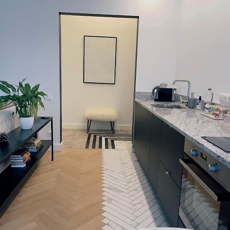 Miro Rooms French - Quiet Chic, Free Private Parking รีกา ภายนอก รูปภาพ