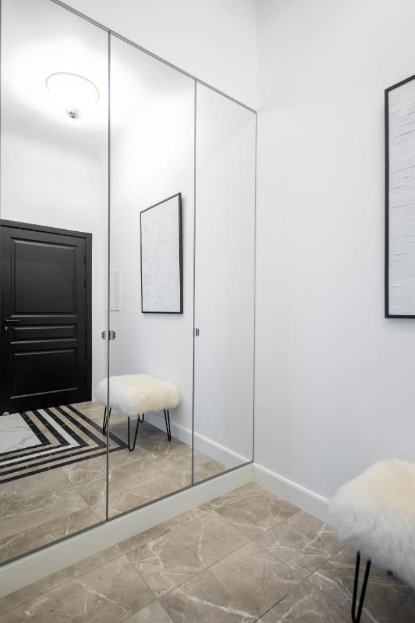 Miro Rooms French - Quiet Chic, Free Private Parking รีกา ภายนอก รูปภาพ