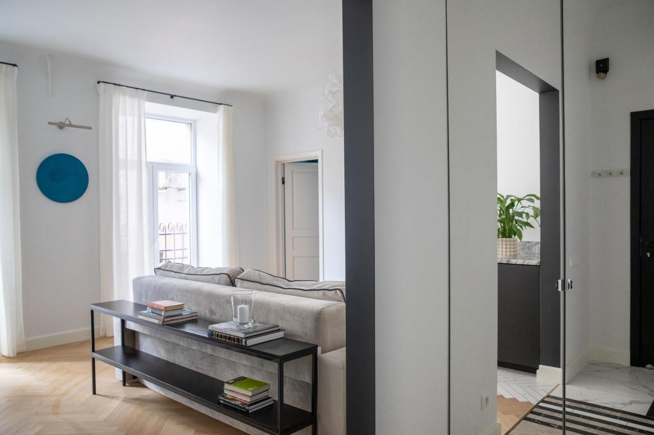 Miro Rooms French - Quiet Chic, Free Private Parking รีกา ภายนอก รูปภาพ