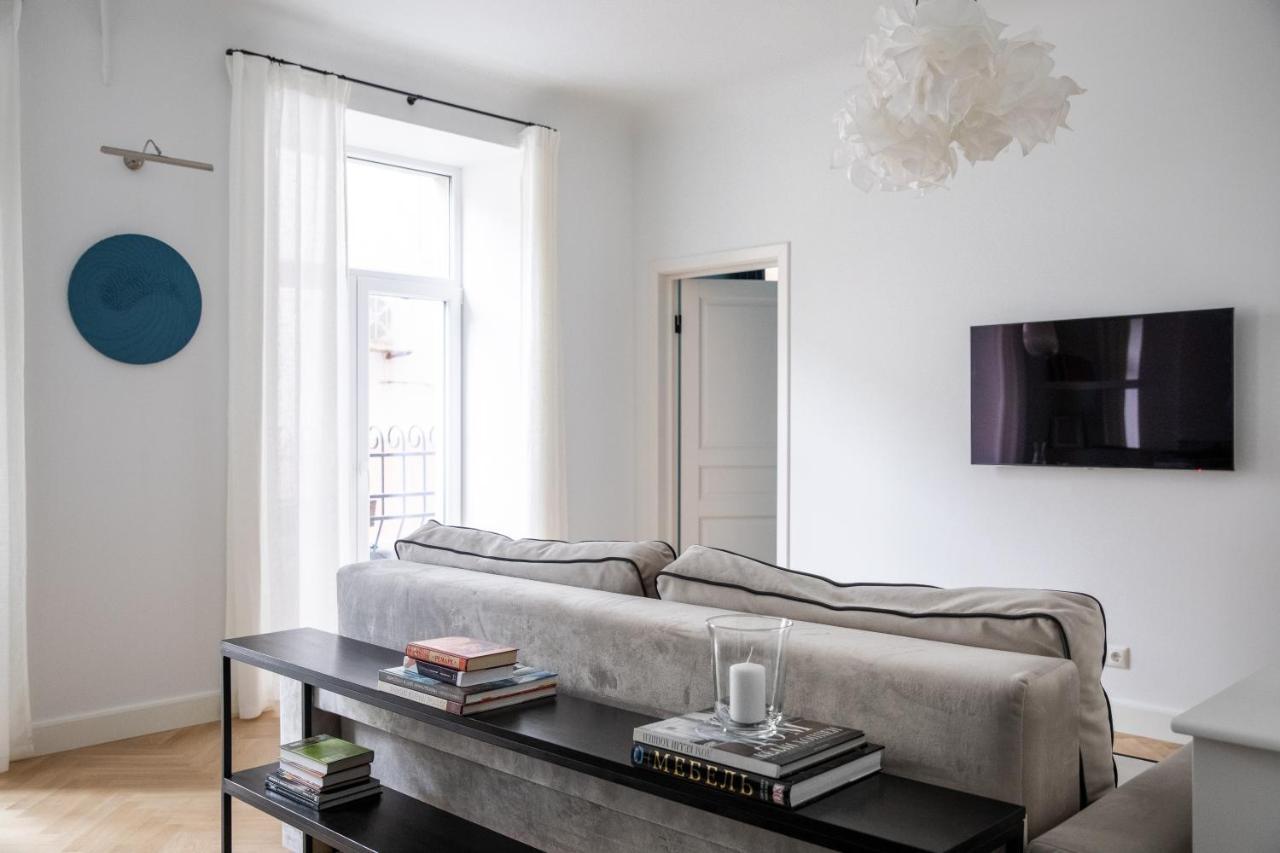 Miro Rooms French - Quiet Chic, Free Private Parking รีกา ภายนอก รูปภาพ