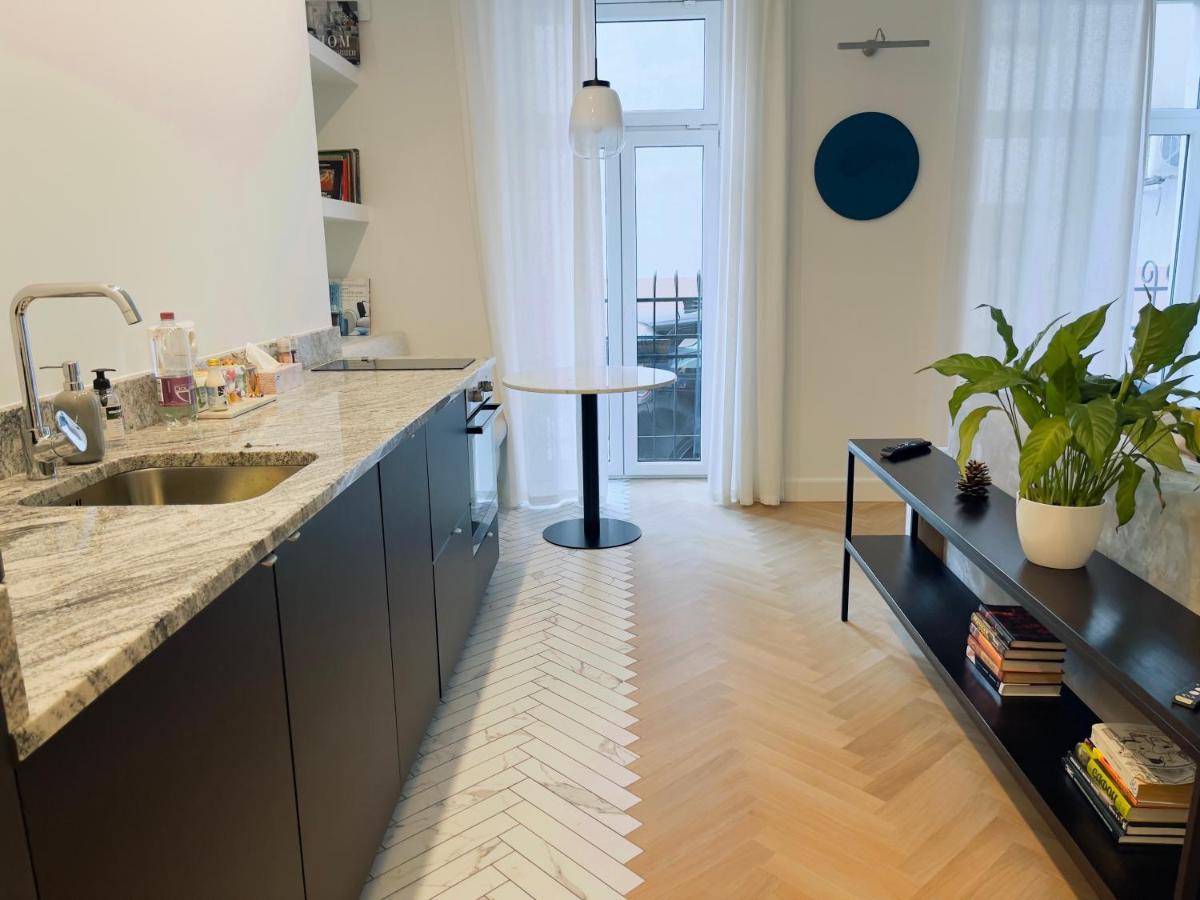 Miro Rooms French - Quiet Chic, Free Private Parking รีกา ภายนอก รูปภาพ